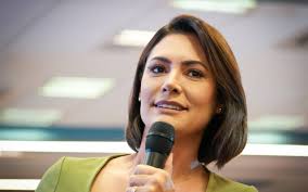 Fina Estampa: Esther repreende Beatriz