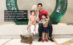 Yusof is the cofounder of fashionvalet, a fashion site that carries asia's leading designer labels. Vivy Yusof Beri Nasihat Tentang Cara Pilih Husband Material Dengan Betul