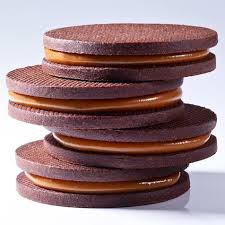 Pastry Academy Of Elite On Instagram Recipe For Chocolate Caramel Sable Chocolate Sable In 2020 Chocolatier Recipes Chocolate Desserts Quick Desserts