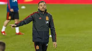 Still married to his wife elena cullell? Luis Enrique Beerbt Robert Moreno Als Spaniens Nationaltrainer Eurosport