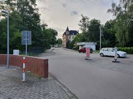 Il s'agit d'un produit élégant et complet, avec un retour et beaucoup de rangements. Les Frontieres Sont Enfin Rouvertes A Hanweiler Radio Melodie