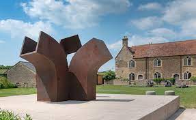 À l'âge de 15 ans, sa famille quitte israël pour s'établir à montréal au canada. Eduardo Chillida Hauser Wirth
