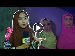 Tak hanya wanita pertama, ria ricis juga menjadi hijabers pertama yang berhasil meraih 10 juta subscribers di asia tenggara mengalahkan. Ria Ricis Dipaksa Oki Setiana Dewi Berhijab Cumicam 27 Oktober 2016 Youtube