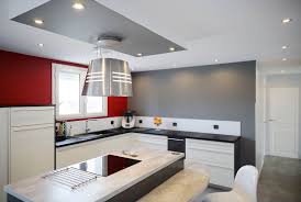 cuisine sur mesure equipee avec ilot central et hotte aspirante suspendue cuisine amenagee cuisine moderne renovation meuble cuisine