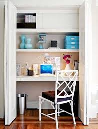 L'application dans ton placard a pour objectif de simplifier tes courses. Une Piece Dans Votre Placard Bureau Placard Coin Bureau Bureau Cache