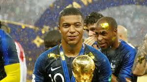 Une admirable personne, avec qui j'ai eu la chance d'échanger. Istochnik Futbolist Sbornoj Francii Mbappe Doigryval Chempionat Mira S Travmoj Spiny Rt Na Russkom