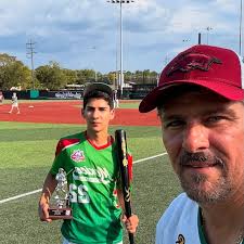 Felicitamos a nuestra compañera Lumi Flores psicóloga del Instituto por el  día de su cumpleaños! Nuestros mejores deseos para ti 🎇✨🎉