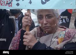 Lahore, Pakistan. 12th Dec, 2017. Pakistani members of civil society and  family members of missing human rights activist Raza Mahmood protest. A  Pakistani human rights activist who has campaigned for friendly ties
