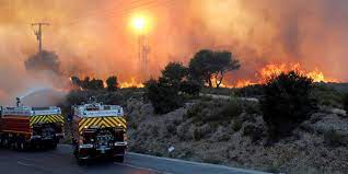 Par la rédaction le 17/08 à 12h45 màj 17/08 à 12h48 le président de la république se rendra au luc. Var Un Violent Incendie Brule Plus De 400 Hectares Le Point