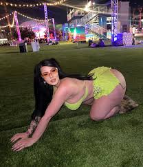 Zoë Renea on X: Hook me up for the weekend to😼 t.cozcu8SAp94I   X