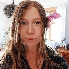 Emily Paradis's Instagram, Twitter & Facebook