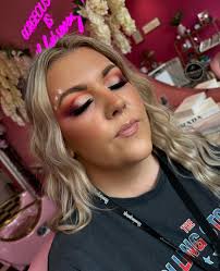 Festival themed make-up 😍❤️ #festivalmakeup #makeup #makeupartist  #makeuplook #creativemakeup #creativemakeuplooks #cutcrease #highlighter