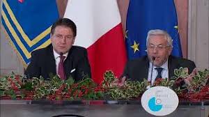 L'ambientazione è quella di fine anni settanta e non è un caso. Giuseppe Conte La Conferenza Stampa Di Fine Anno Del Presidente Del Consiglio La Diretta Il Fatto Quotidiano