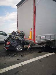 La evenimentul rutier petrecut în jurul orei 18:30, spre deosebire de cel din jurul orei 17:00, nu au fost persoane încarcerate. Sofer De Tir Camion Facebook
