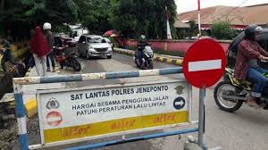 Akhirnya hari sabtu ini, pukul 07.55 saya sampai juga. Https Makassar Tribunnews Com 2021 05 17 Bendahara Dprd Jeneponto Bawa Kabur Uang Mamin Rp500 Juta Polisi Baru Periksa Tiga Saksi Https Cdn 2 Tstatic Net Makassar Foto Bank Images Kanit Tipidkor Polres Jeneponto Aipda Ahmad Saleh Senin