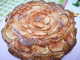 Il giorno dopo stendere la frolla ad uno spessore di 0.5 cm e copparla con dei ring da 8 cm di diametro. Torta Soffice Alle Mele E Mascarpone Semplicemente In Tavola