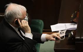 Jarosław kaczyński w trakcie posiedzenia sejmu czytał. Koronawirus W Polsce Obowiazek Zakrywania Twarzy Rowniez Dla Prezesa Pis Jaroslaw Kaczynski I Maseczka Z Kotem Wp Wiadomosci