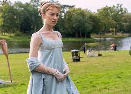 Daphne Bridgerton Phoebe Dynevor Os Bridgertons The Bridgerton In 2021 Dresses Fashion Backless Dress Formal