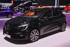 The front optics were more stretched, overflowing towards the hood. Datei Renault Clio R S Line Genf 2019 1y7a5985 Jpg Wikipedia