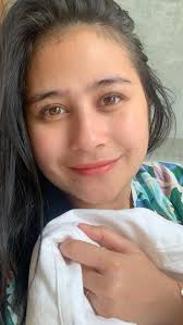 Cara Menghindari Kesan Galak dan Tua dengan Riasan Wajah