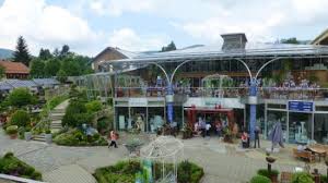 One Of The Many Buildings To Shop Something For Everybody Bild Von Weinfurtner Glasdorf Arnbruck Tripadvisor