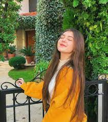 pin by kaneez e batool1272 on dpz photoshoot pose boy nature girl cute girl poses
