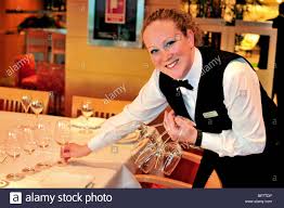 Search, discover and share your favorite vera fernandes gifs. Portugal Lissabon Kellnerin Vera Fernandes Vorbereitung Tisch Im Restaurant El Corte Ingles Stockfotografie Alamy