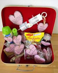 Hochzeitsgeschenk Ehe Notfall Koffer Geschenk Ideen Geschenkideen Hochzeit Geschenk Hochzeit Und Personliches Hochzeitsgeschenk
