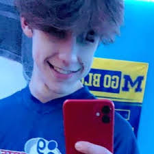 Austin Klatt's Instagram, Twitter & Facebook