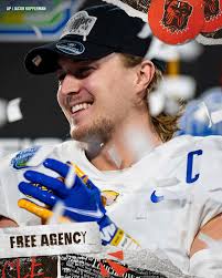 A look at our new addition to the QB room through the years 📸:  https://brow.nz/29c2