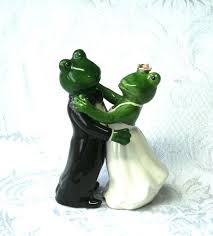 Vintage Wedding Couple Frog Salt Pepper Shakers Frog Wedding Cake Topper Frog Bride Groom Vintage Frog Figures Vintage Salt Pepper Frogs Wedding Cake Toppers Vintage Wedding Wedding Couples