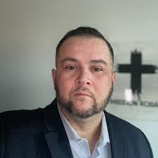 Robert Ramos's Instagram, Twitter & Facebook