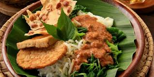 Gendar pecel cara membuat gendar pecel sesungguhnya sangat sederhana, tak jauh beda dengan membuat pecel sayuran. 5 Warung Nasi Pecel Di Yogyakarta Yang Terkenal Halaman All Kompas Com
