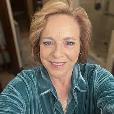 Anne Spoon's Instagram, Twitter & Facebook