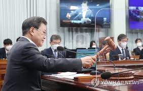 뉴스 기반의 지식네트워크를 지향하는 조선닷컴은 1995년 국내 최초로 온라인 뉴스서비스를 실시하여, 가장 빠른 국내 최고의 온라인 뉴스를 제공합니다. Bpp 5reiyooefm