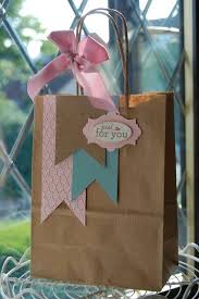 Las Bolsas De Papel Kraft O Papel Estraza Que Generalmente Nos Entregan En Tiendas A La Hora De Comp Bolsas De Regalo Decoradas Sobres De Papel Bolsas De Papel