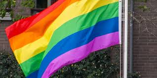 Unbekannte haben von einer kirche in köln zwei regenbogenfahnen abgerissen und angezündet. Kath Net