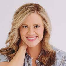 Caitlin Honaker's Instagram, Twitter & Facebook