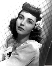 10 Beautiful 1940 S Hairstyles For Feminine Women Updo Long Hair 1940s Hairstyles Vintage Hairstyles For Long Hair Vintage Hairstyles