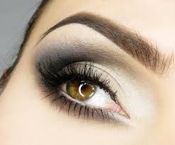 Le maquillage smoky eye est idéal pour sophistiquer votre look quand vous sortez ou pour un événement spécial. 1001 Techniques Et Produits Top Pour Realiser Un Maquillage Smoky