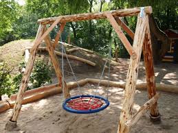 Naturholz Schaukel Aus Robinien Astholzern In Den Wuchsformen Der Natur Solide Spielgerate Fur Draussen Fur K Spielgerate Fur Draussen Schaukel Garten Schaukel