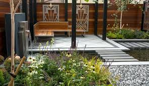 Contreporary Art Deco Inspired Garden With Water Feature And Garden Screens Contemporary Garden Garden Design Small Garden Design