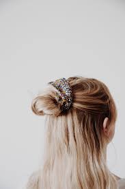 Chouchou L Abstraite Bleu Scrunchies Mada Hair Styles Scrunchies Cool Hairstyles
