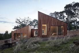 Two Halves Residence In Australia Ensures Both Privacy And Connection Modernes Holzhaus Hauswand Moderne Hausarchitektur