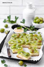 Die streusel nun gleichmäßig auf dem kuchen verteilen. Stachelbeerkuchen Mit Kiwi Vegan Kalorienarm Glutenfrei Nicest Things