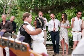 Eso sí, para la entrada (al cóctel y al banquete) hay que pensar un par de canciones para que suenen, ¿ya has pensado las tuyas? 50 Canciones Para La Entrada De Los Novios Al Banquete Canciones De Boda Canciones Novios