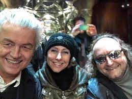 Dion graus (53) zit sinds de oprichting in 2006 bij de pvv, nu de tweede partij van het land. Geert Wilders Met Dion Graus En Joyce In Symbolica Facebook