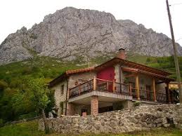 Se encuentra en el centro de asturias, muy bien ubicada para recorrer toda asturias. Casas Rurales Carrio Turismo Rural En Asturias