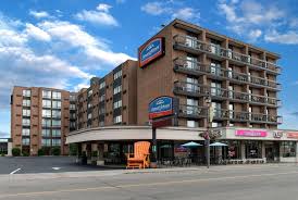 Experience niagara falls state park's signature activities ranging from cave of the winds and maid of the mist to the niagara aquarium and trolley. Howard Johnson Plaza By Wyndham By The Falls Niagara Falls Niagara Falls Updated 2021 Prices