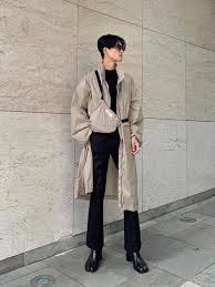 The maison margiela tabi boots comes in 1 version: Articles